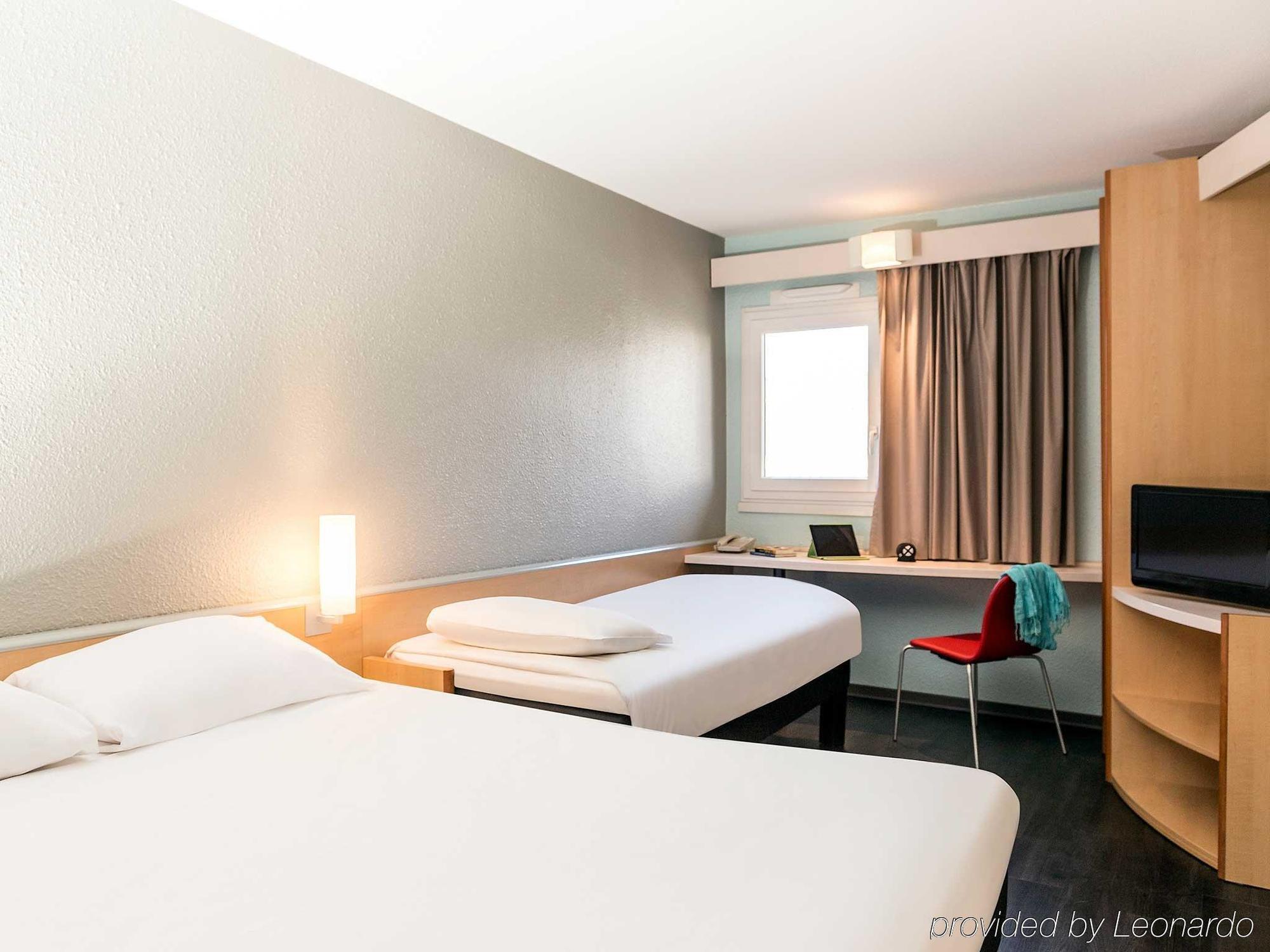 Готель Ibis Thonon Centre Екстер'єр фото