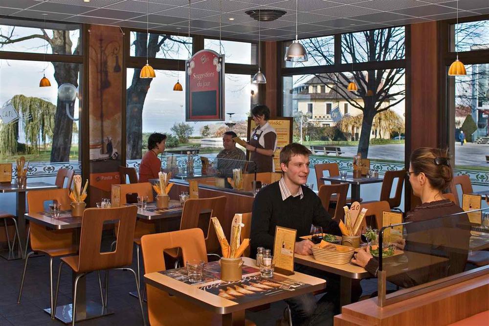 Готель Ibis Thonon Centre Ресторан фото